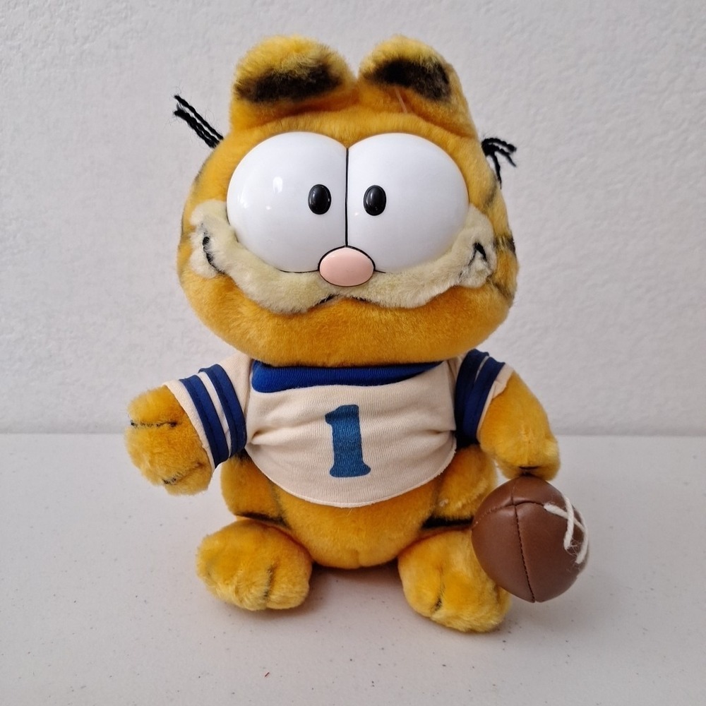 NEW Vintage DAKIN 1981 Garfield The Cat #1 Football Player w/ Ball 10"